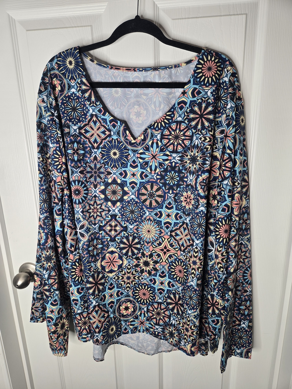Women's Plus Size Navy Geometric V-Neck Long Sleeve Top